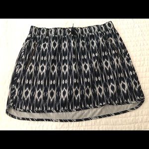 Athleta skirt/skort navy Ikat XL great condition